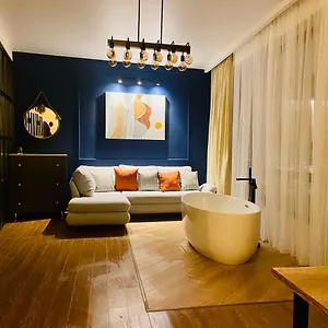 https://luxury-apartment-in-old-tbilisi-with-terrace.alltbilisihotels.com